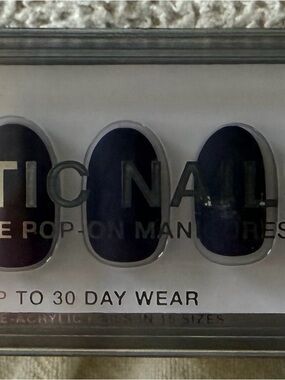 Women's Press-On Nails - Deep Navy Pop-On Set